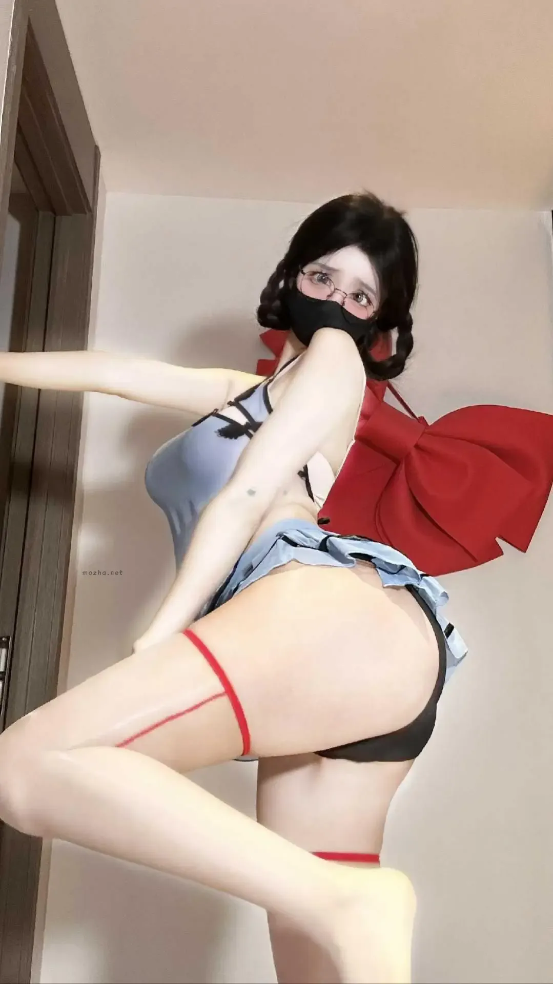 桂芬坐拍 – 中式肚兜【14P】